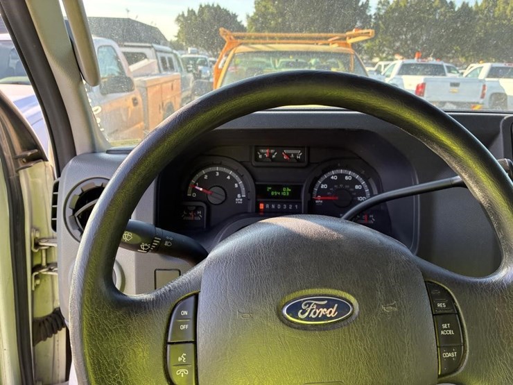 2010-ford-e350-image-15