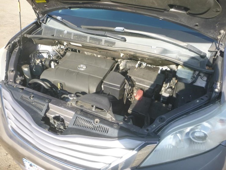 2015-toyota-sienna-image-12