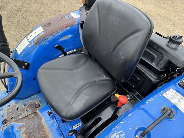 2017-new-holland-workmaster-40-image-29