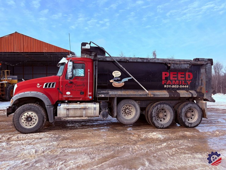 2017-mack-granite-gu713-image-2