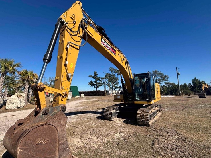 2020-caterpillar-320-image-8