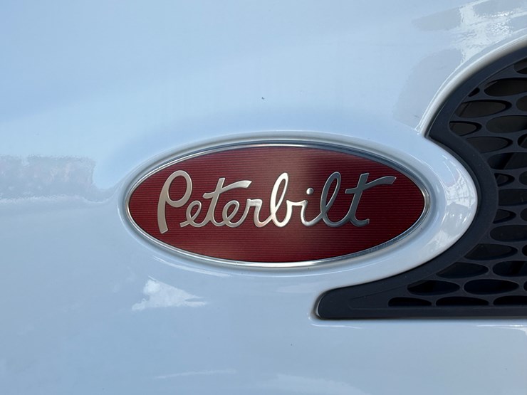 2016-peterbilt-579-image-26