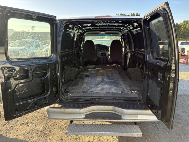 2002-ford-e250-image-12