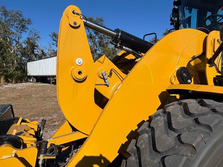 2025-caterpillar-938-image-10