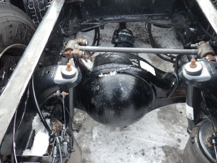 2019-peterbilt-579-image-15