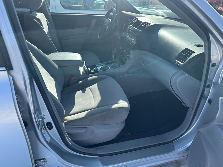 2011-toyota-highlander-image-12