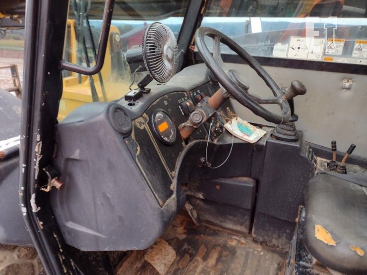 2015-caterpillar-tl1055c-image-10