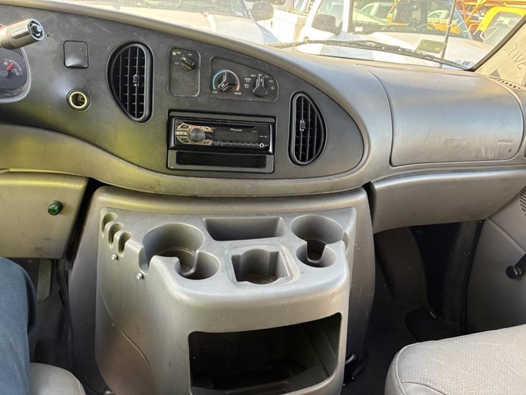 2001-ford-e250-image-14
