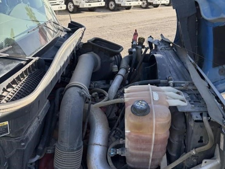 2018-international-7400-image-7