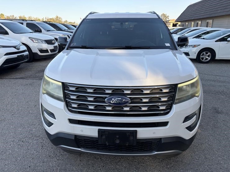 2016-ford-explorer-xlt-image-5