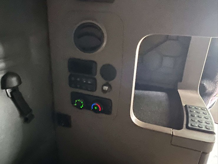 2018-freightliner-cascadia-evolution-t/a-truck-tractor-image-71