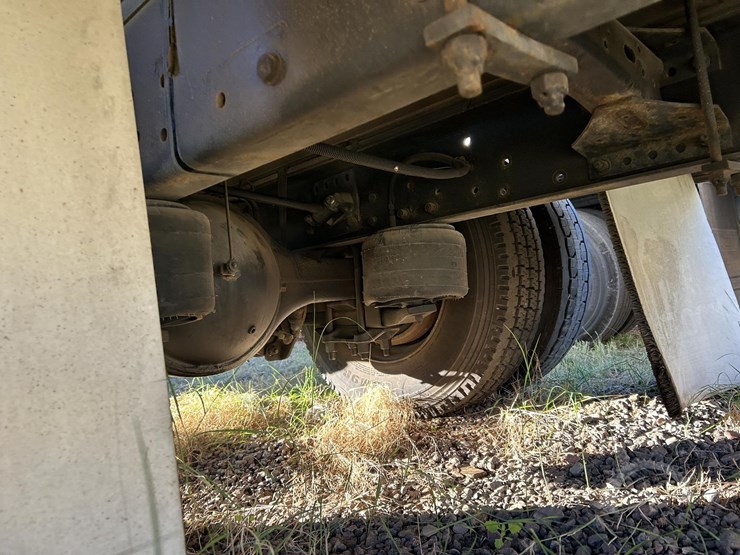 2007-freightliner-business-class-m2-106-image-32