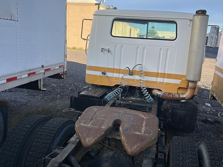 1984-international-s2200-image-14