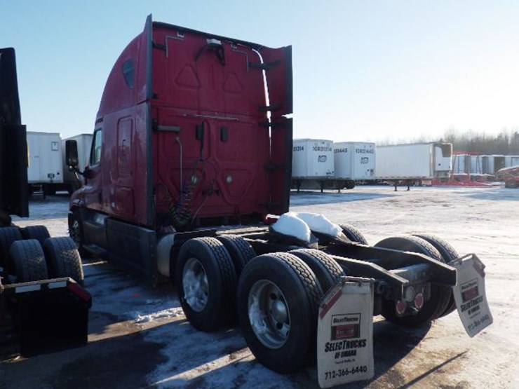 2017-freightliner-cascadia-125-image-13