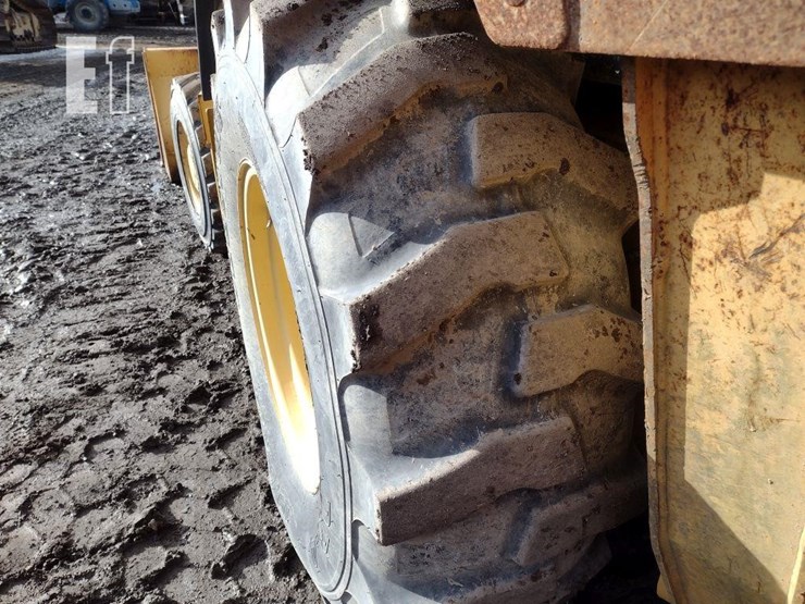 2005-deere-310g-image-32