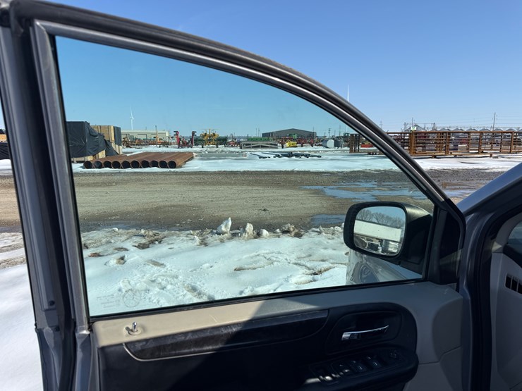 2014-dodge-grand-caravan-image-12