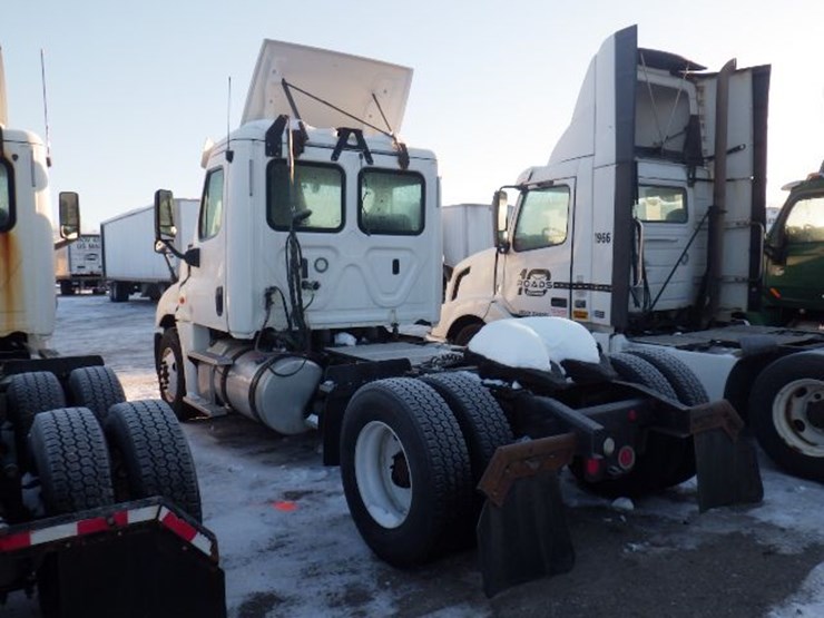 2018-freightliner-cascadia-125-image-10
