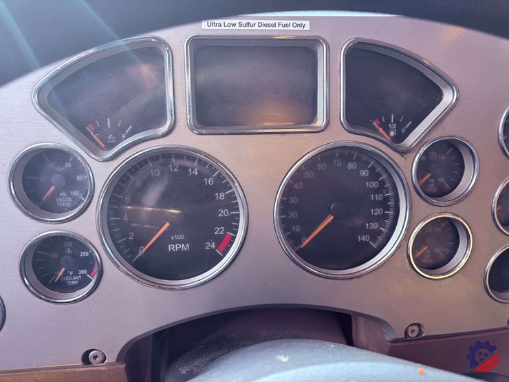 2017-mack-granite-gu713-image-60