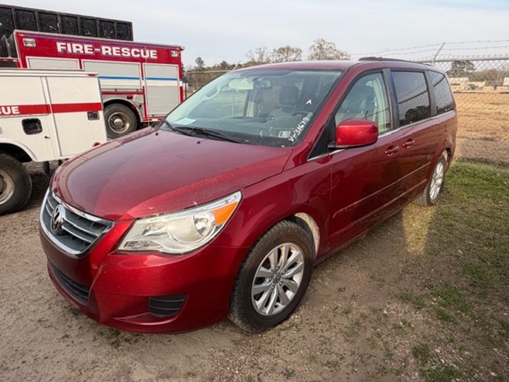 #31679-•-2012-vw-routan-image-1