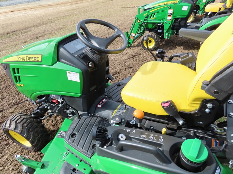 2025-john-deere-1025r-image-16
