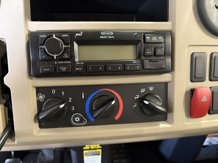 2024-john-deere-gator-image-10