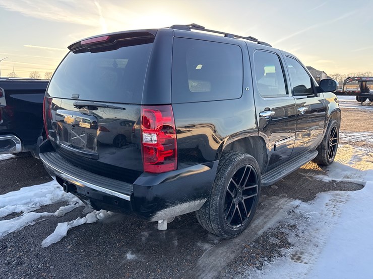2014-chevrolet-tahoe-image-42