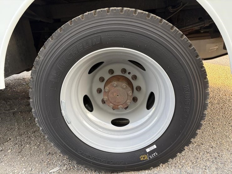 2011-ford-f550-image-5