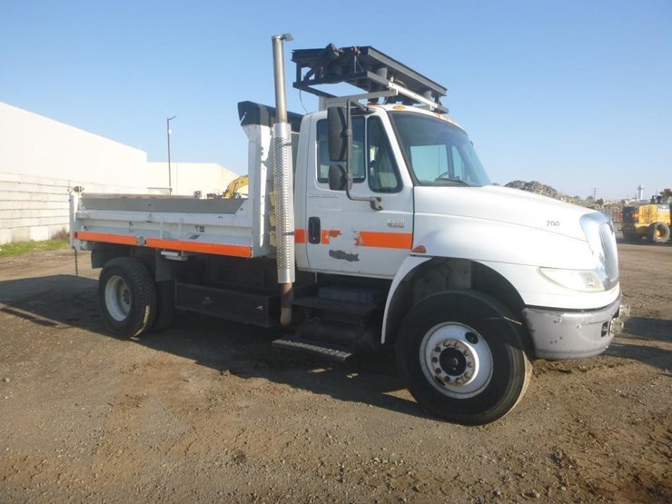 2005-international-durastar-4400-image-2