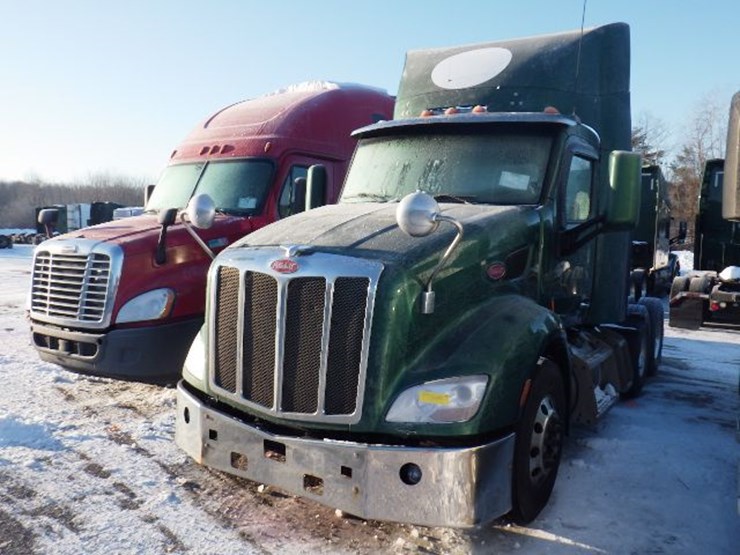 2017-peterbilt-579-image-1