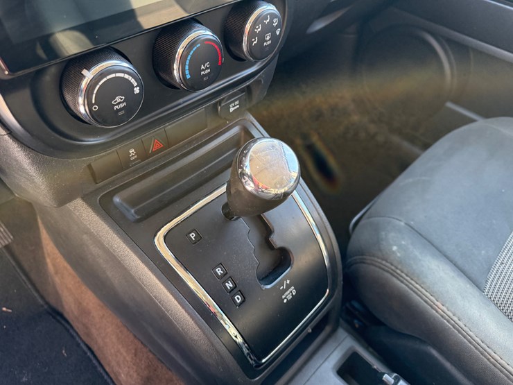 2014-jeep-compass-image-29