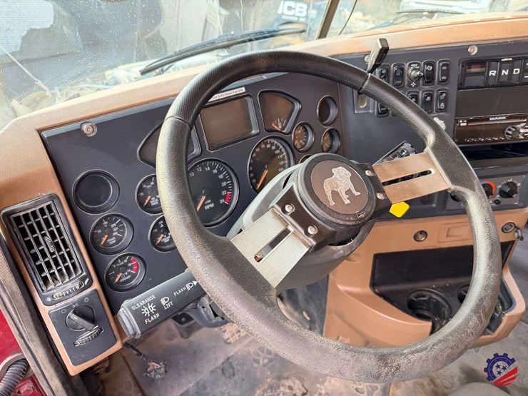 2018-mack-granite-gu713-image-65