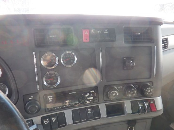2020-kenworth-t680-image-19