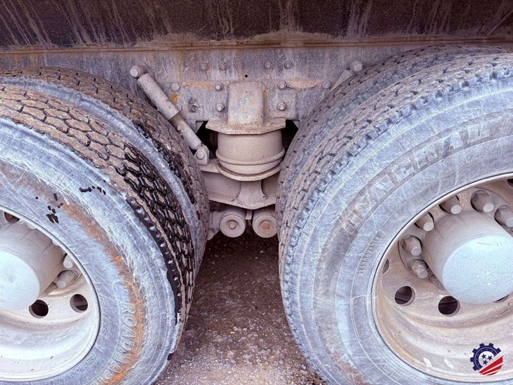 2016-kenworth-t800-image-15