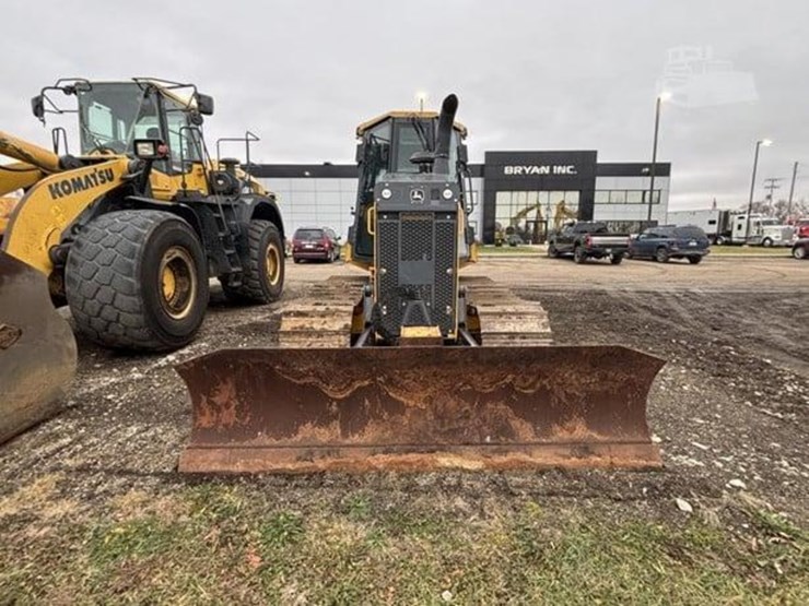 2022-deere-650k-lgp-image-3