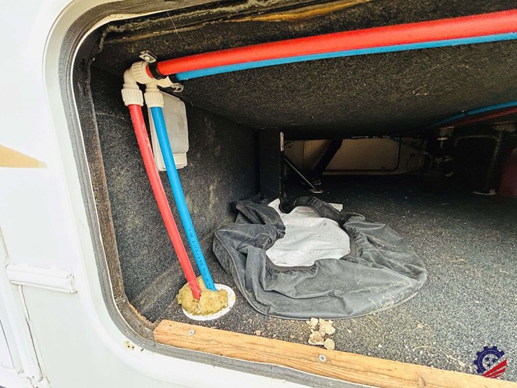 2003-forest-river-wildcat-28rk-t/a-camper-gooseneck-trailer-image-48