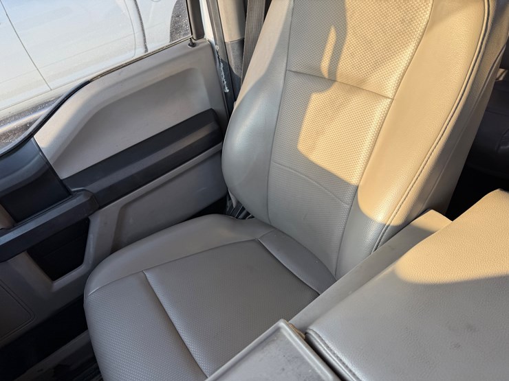 2018-ford-f150-xl-image-33