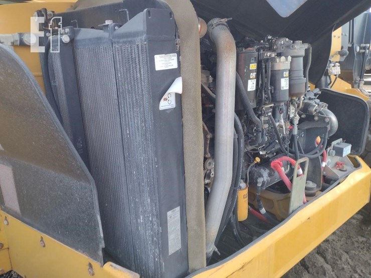 2019-caterpillar-tl1055d-image-27