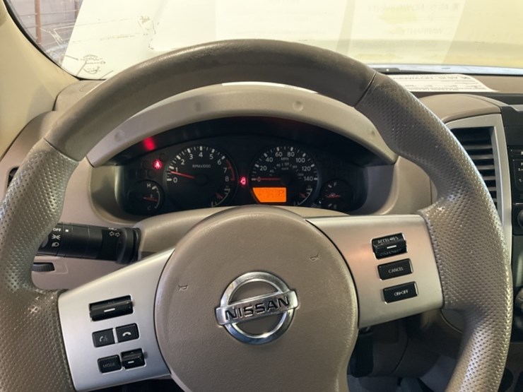 2015-nissan-frontier-image-15