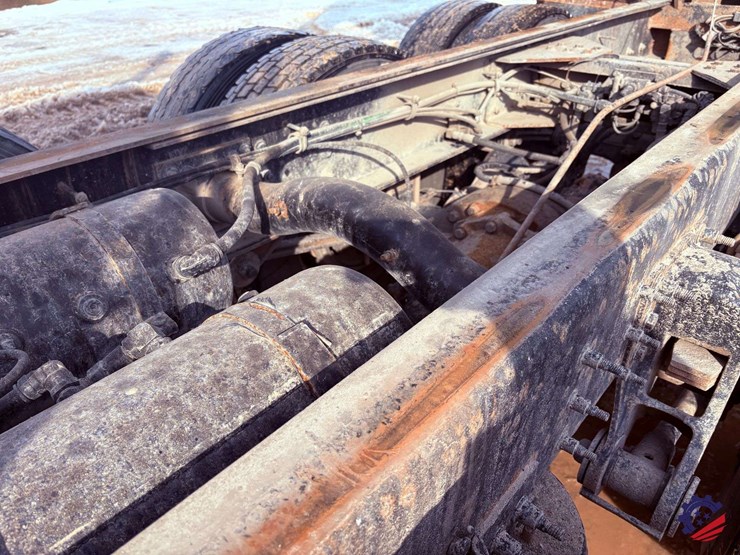 2021-western-star-4900ex-image-76