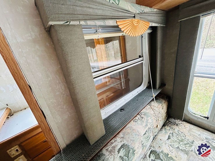 2003-forest-river-wildcat-28rk-t/a-camper-gooseneck-trailer-image-98