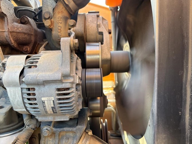 2011-case-570m-xt-image-56