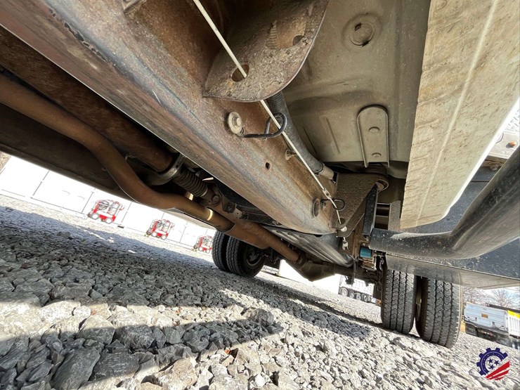 2002-chevrolet-silverado-3500-image-19