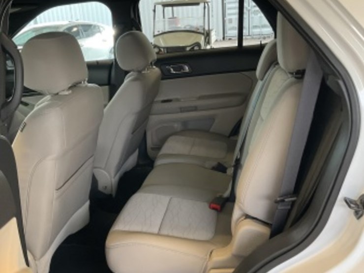 2013-ford-explorer-image-24