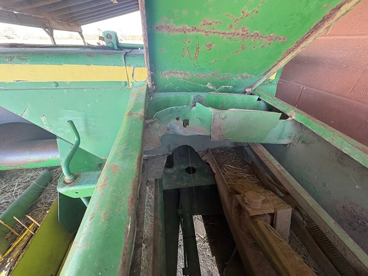 john-deere-336-image-13