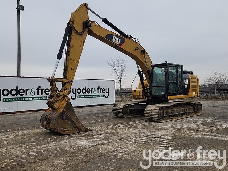 2016-caterpillar-320fl-image-1