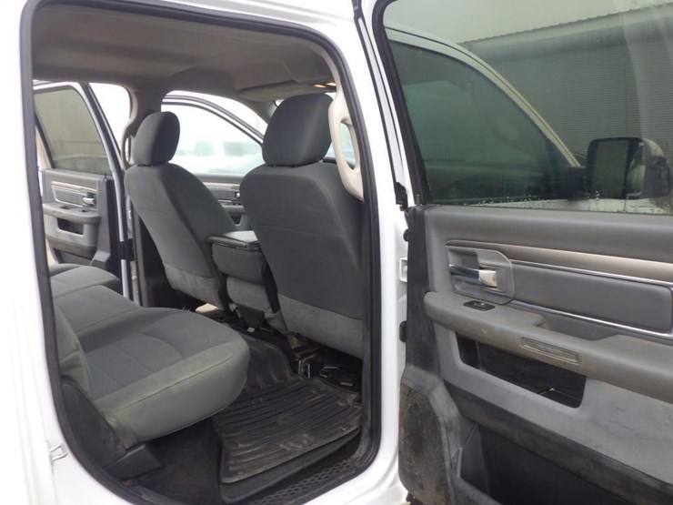 2016-dodge-3500-image-8