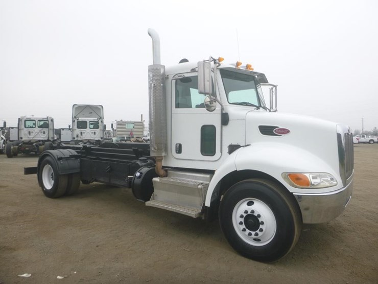 2011-peterbilt-337-image-2