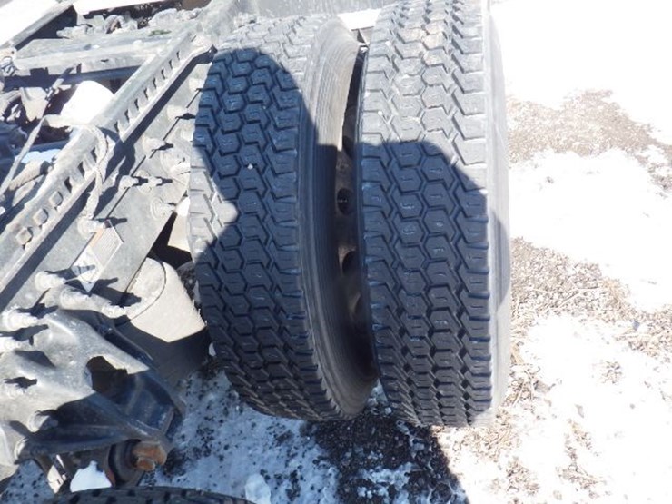 2023-peterbilt-579-image-10