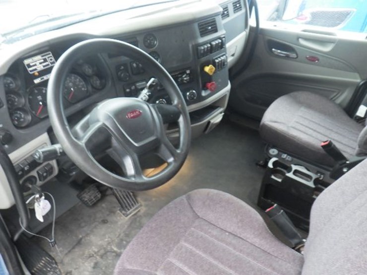 2020-peterbilt-579-image-15