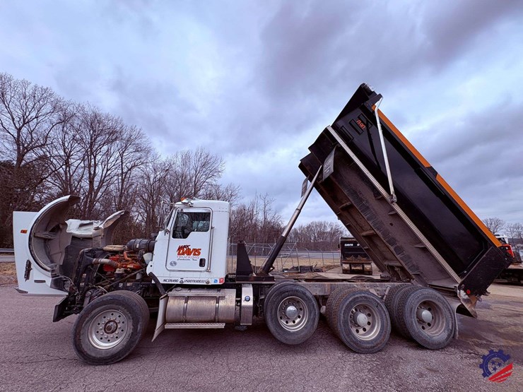 2016-kenworth-t800-image-91